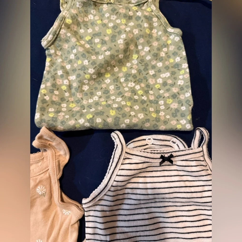 Assorted lot of 7 baby girl sleeveless bodysuit onesies size 6 months